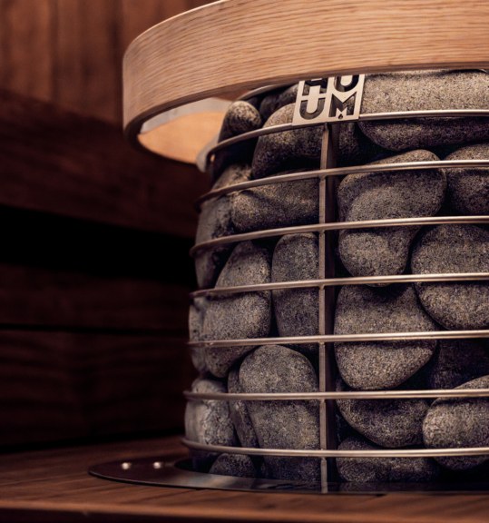 HUUM HIVE Mini in the sauna with safety railing50